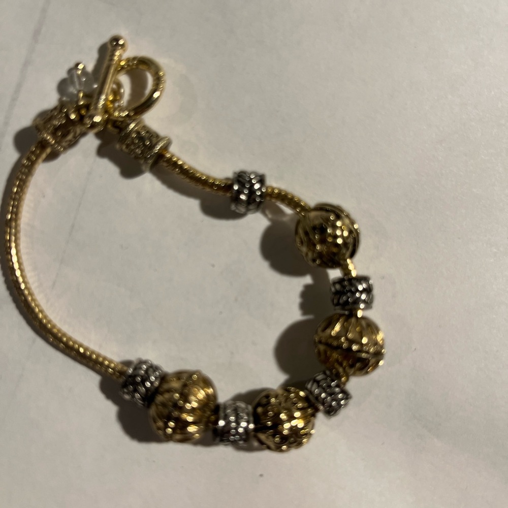 Elegant Gold and Silver Bracelet - Picture 5 of 5